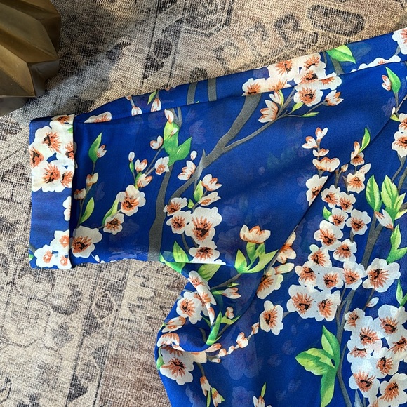 Floral Sheer Cover Oversized - Picture 2 of 5